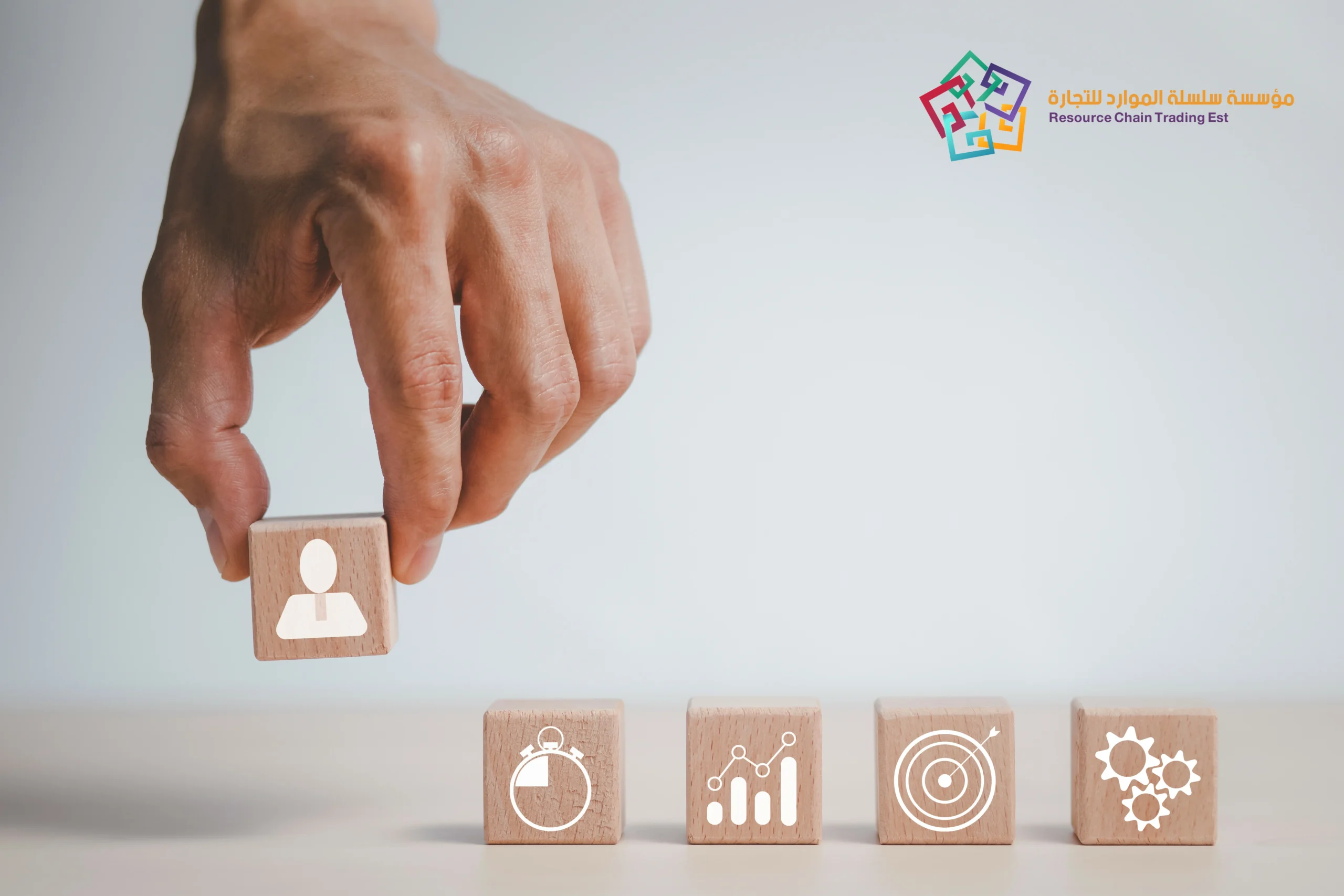 businessman-hand-holding-wood-cubes-with-light-bulb-icon-hr-human-people-icon-technology-process-system-business-with-recruitment-hiring-team-building-organisation-structure-concept~1